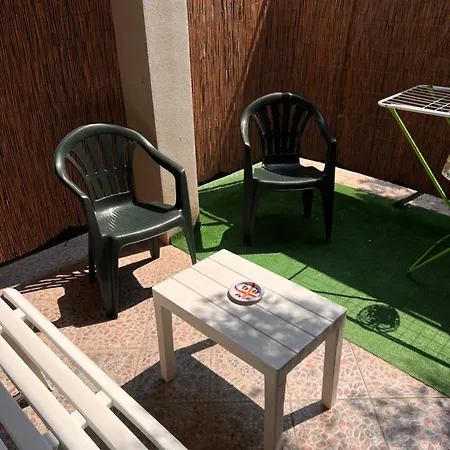 アパート Corona Apartments